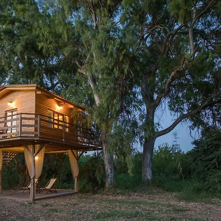 River Treehouse Chaletu *